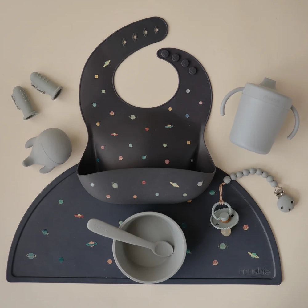 Mushie Bavoir Bébé en Silicone - Planètes