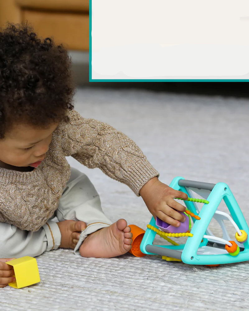 Infantino Triángulo de Actividades y Clasificador de Formas 3M+