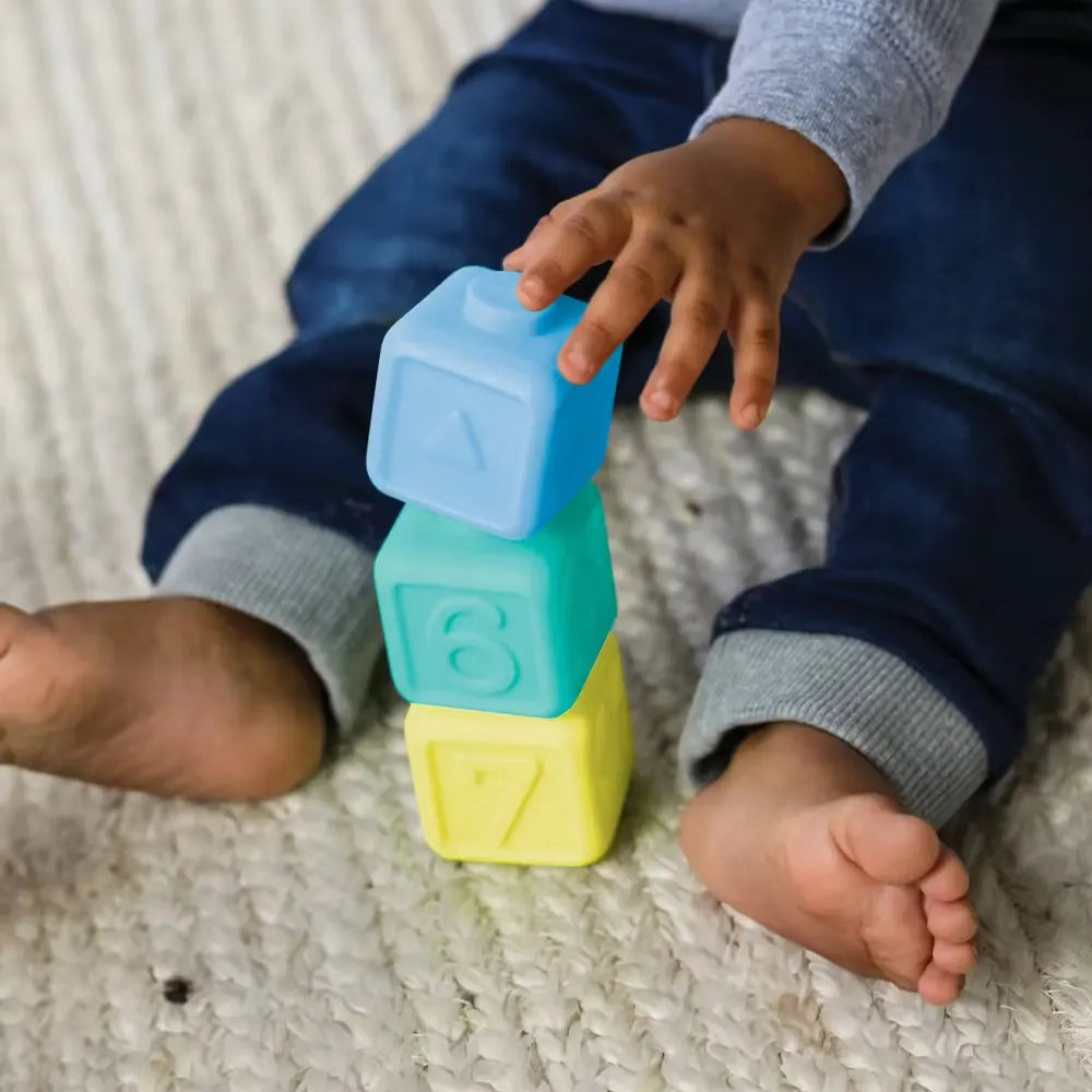 Infantino 8 Cubes Évolutifs et Souples Bébé - 6M+