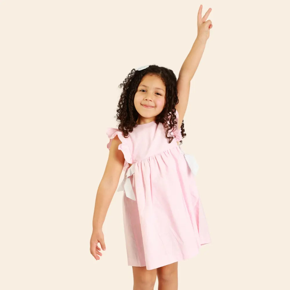 Vestido Loly Liso con Mariposas Blancas – Rosa Pastel