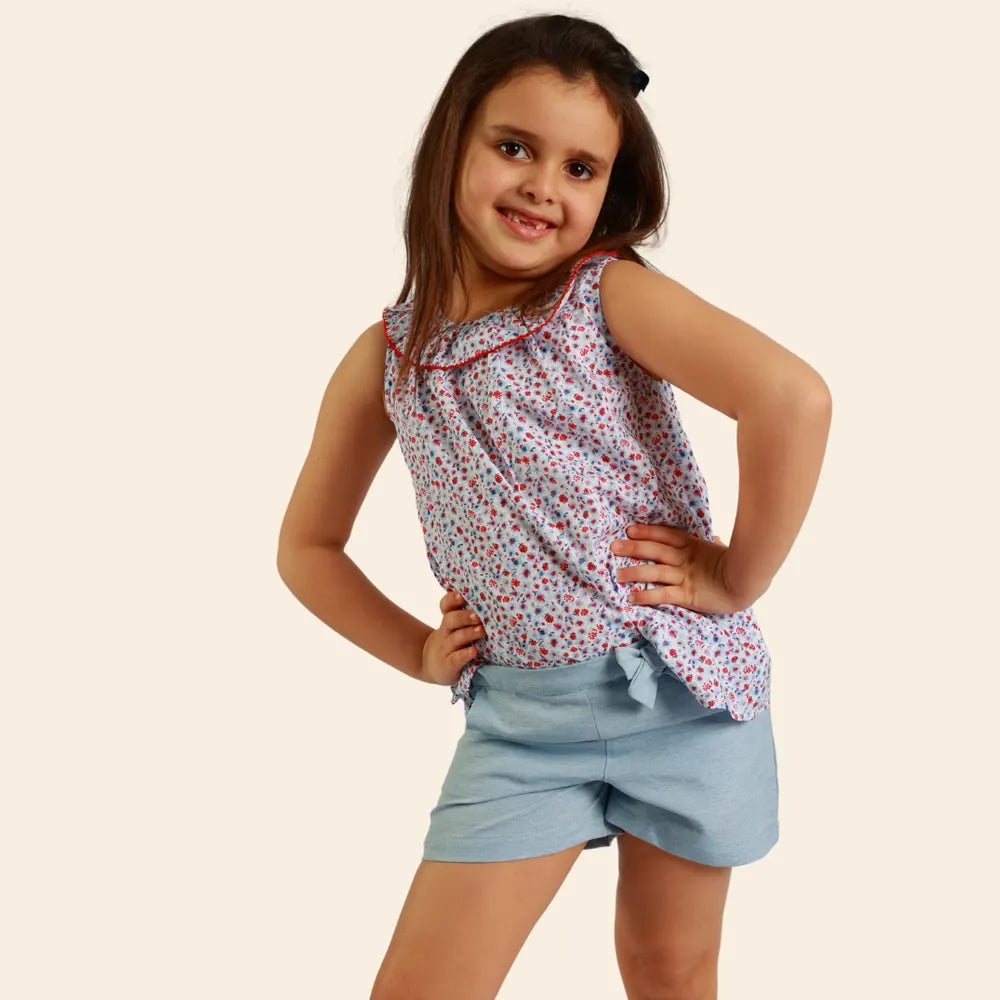Túnica Amber Sin Mangas Floral – Azul Cielo y Rojo