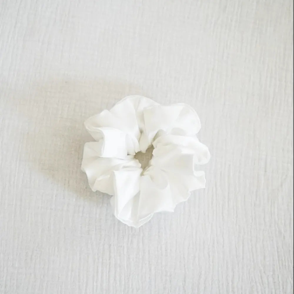 Silk scrunchie - White
