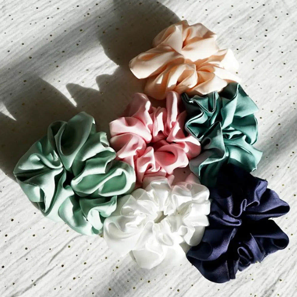Silk scrunchie - White