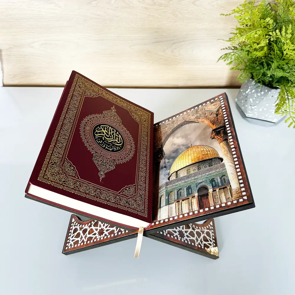 حامل خشبي للقرآن الكريم - المسجد الأقصى