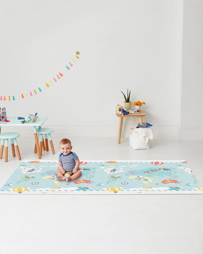 Skip Hop Tapis de Jeu Réversible Double Play - Petits Voyageurs