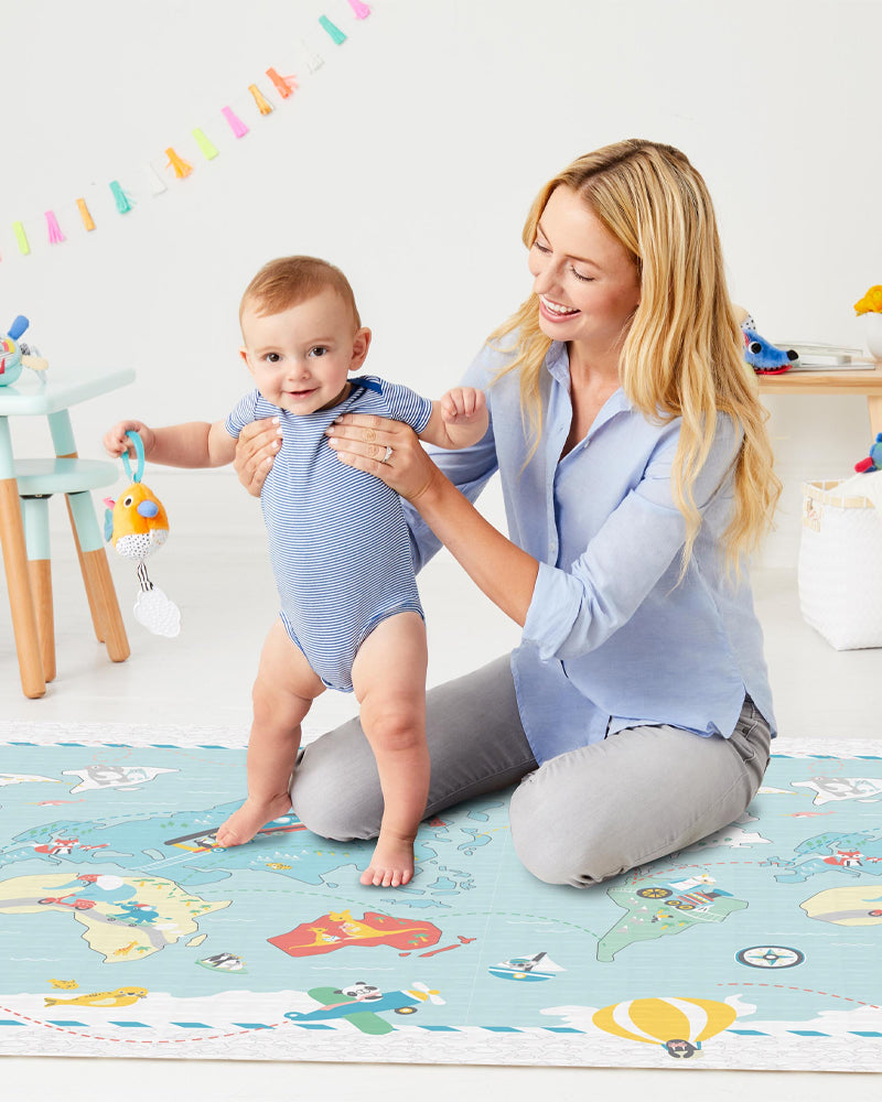 Skip Hop Tapis de Jeu Réversible Double Play - Petits Voyageurs