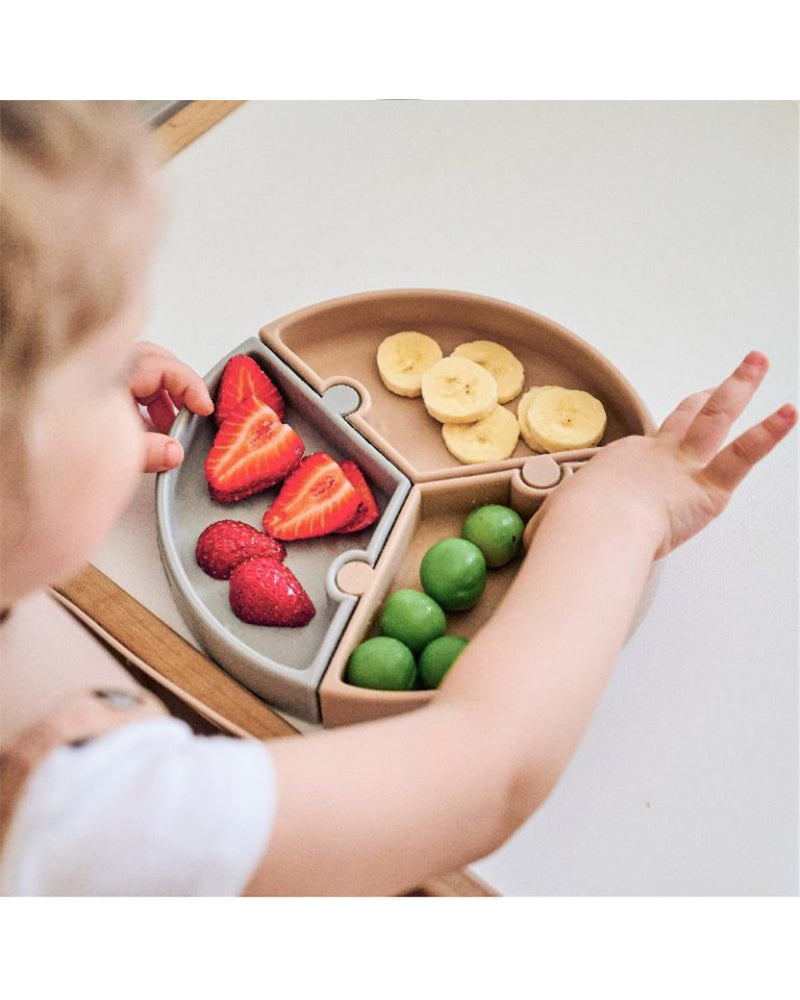 Assiette Puzzle MINIKOIOI avec Ventouse en Silicone – Beige