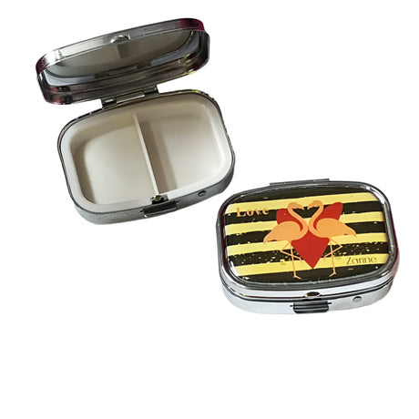 Zarine Pastillero Compacto de 2 Compartimentos – Flamingo