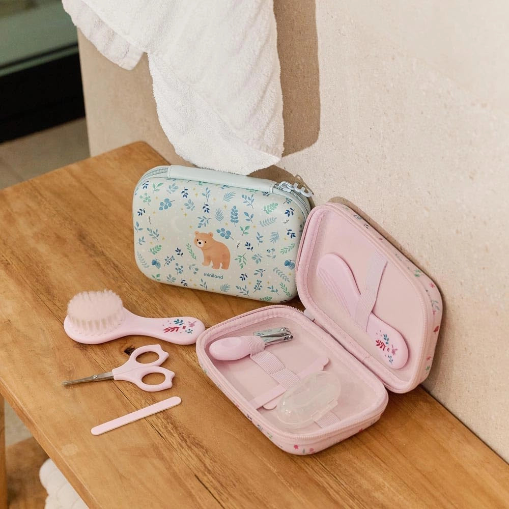 Miniland Kit de Soins pour Bébé - Écureuil Rose