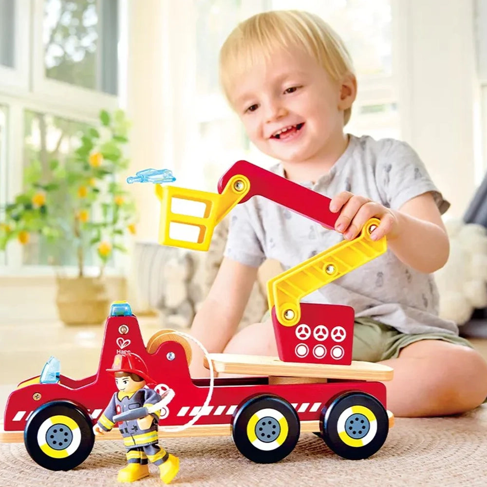 Hape Camion de Pompiers avec Sirène et Lumières 2-8A