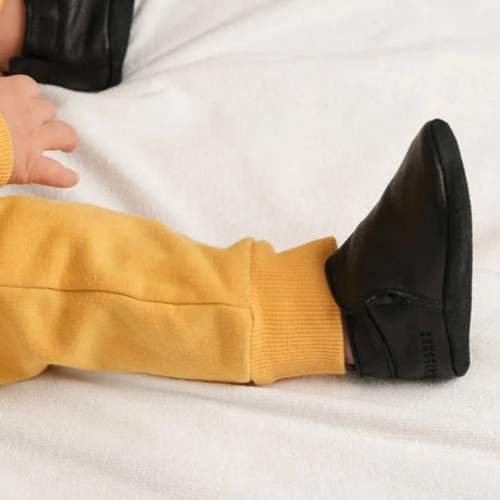 Cuteshez Basic Leather - Black