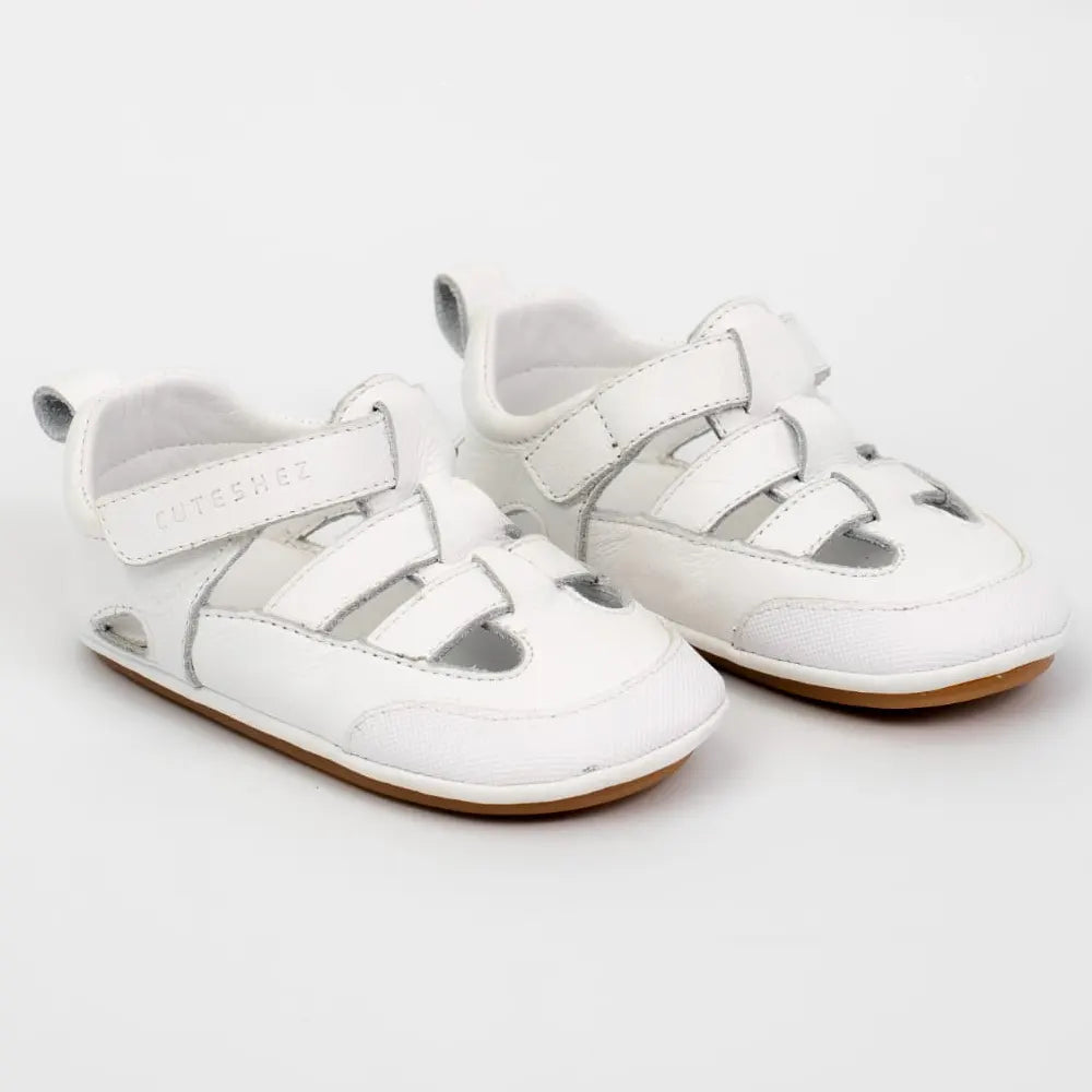 Cuteshez Sandalias para primeros pasos de cuero suave - Blanco