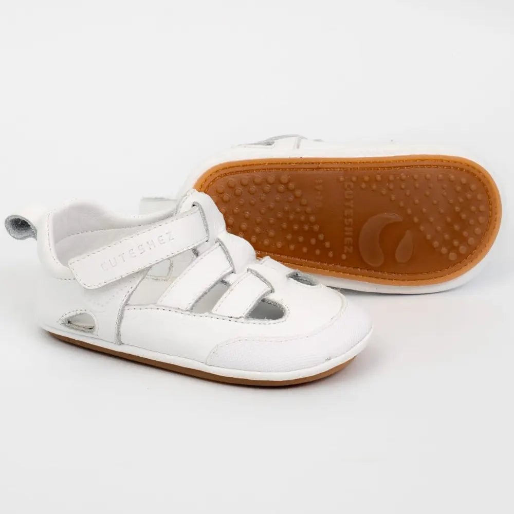 Cuteshez Sandalias para primeros pasos de cuero suave - Blanco