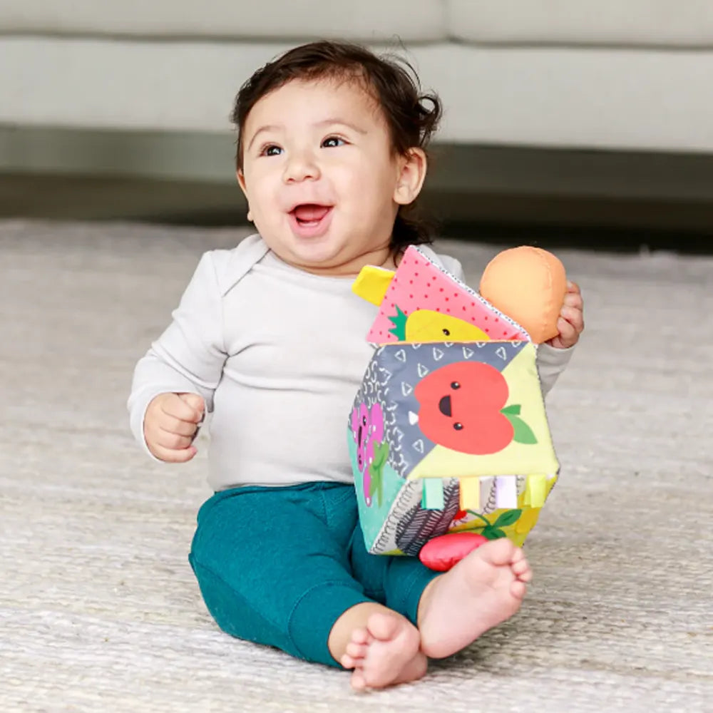 Infantino Cube de Découverte Sensoriel Peek & Seek – 3M+