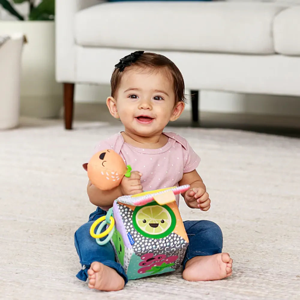 Infantino Cube de Découverte Sensoriel Peek & Seek – 3M+