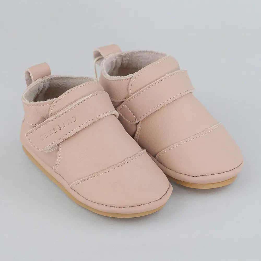 كيوتشيز خف جلدي للرضع موديل جو – وردي