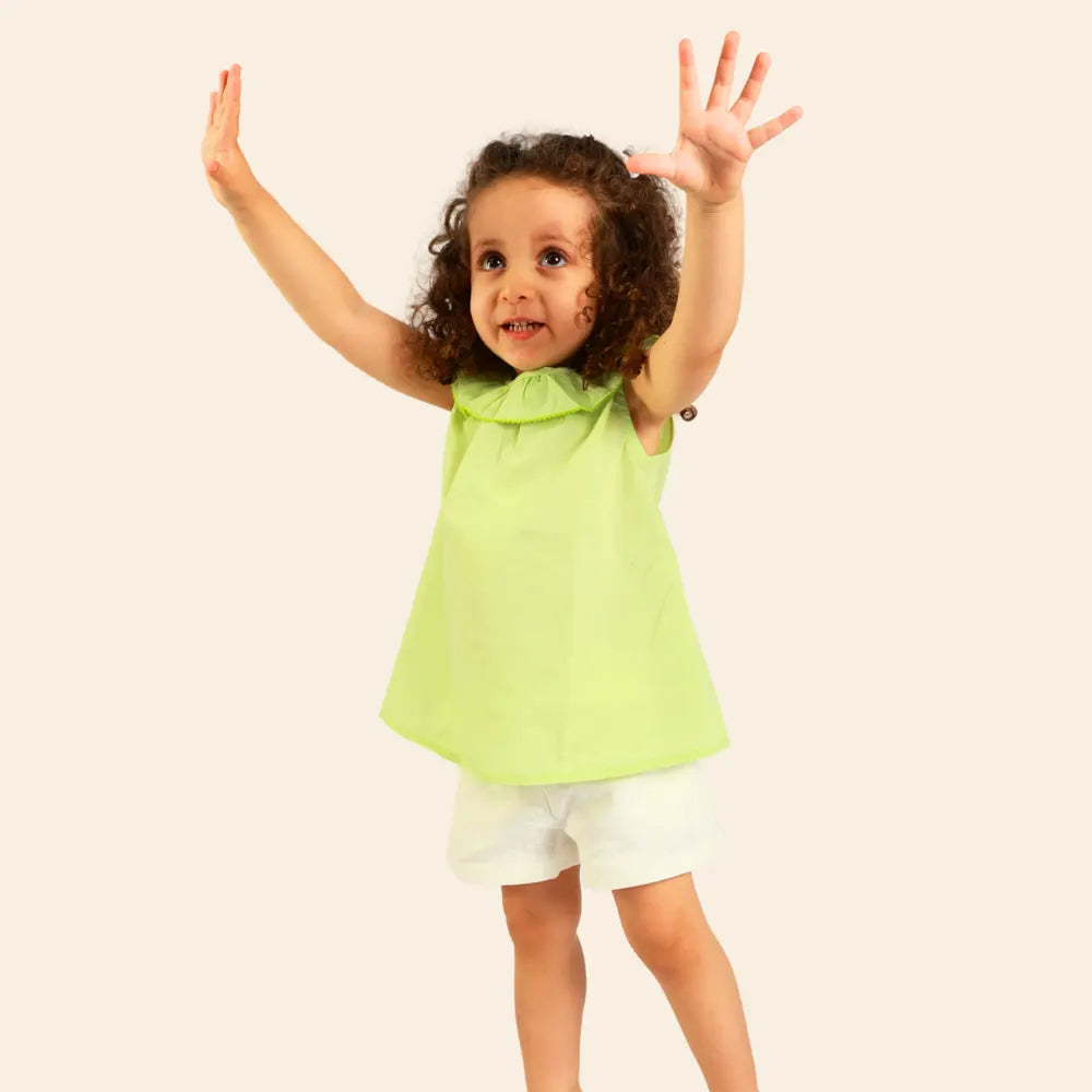 Tunique Amber Sans Manches avec Col Volanté – Vert Pistache