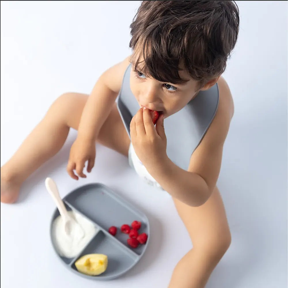 YUMMY Bavoir en Silicone avec Poche 9M+ - Gris