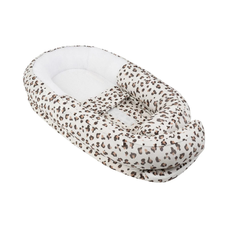 عش الرضيع ومُصغّر السرير Doomoo Cocoon - Leopard Cream
