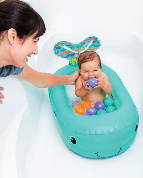 Infantino Baignoire Baleine Gonflable avec Balles de Jeu