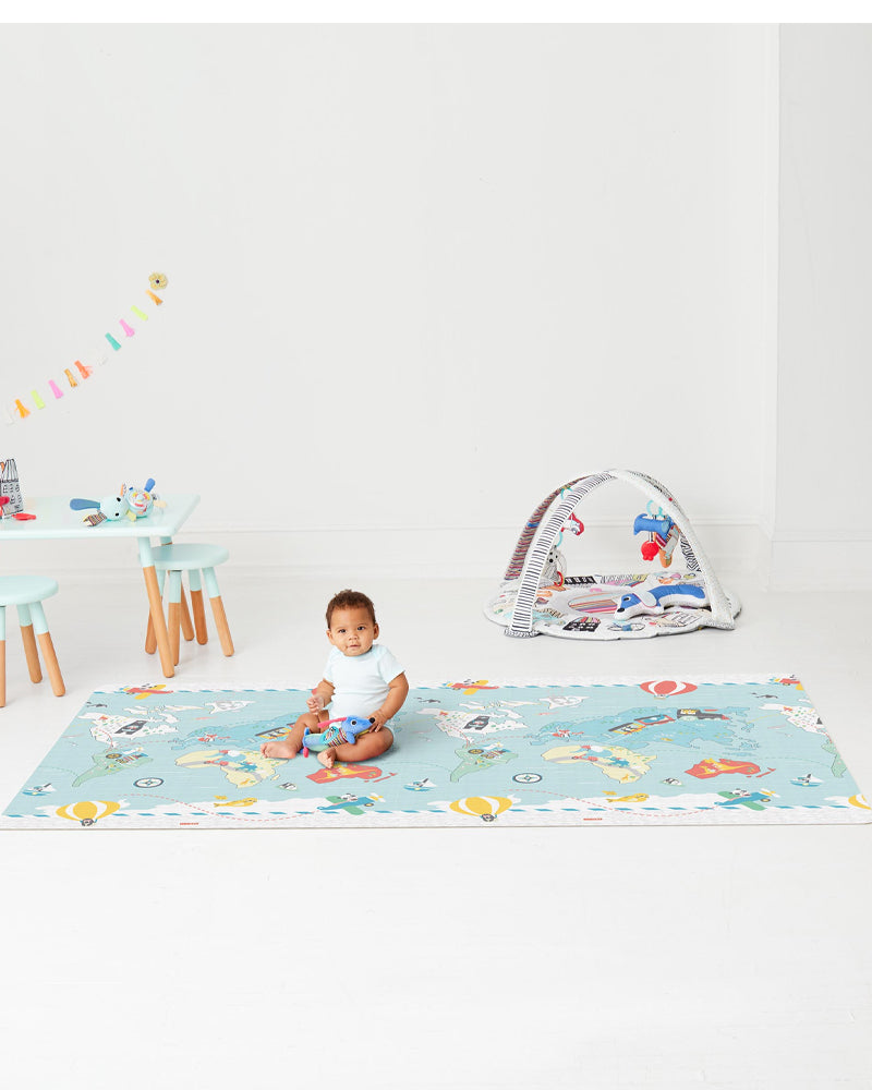 Skip Hop Tapis de Jeu Réversible Double Play - Petits Voyageurs