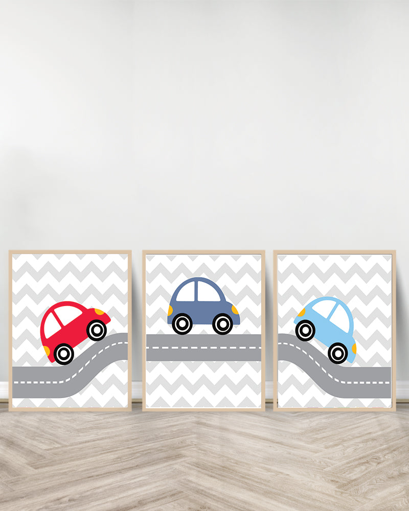 مجموعة من 3 لوحات زينة - ثلاث سيارات على الطريق - خشب